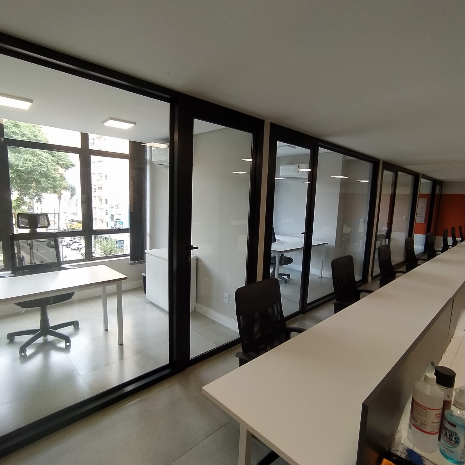Divisória corporativa — projeto executado pela Stick Glass, imagem 2