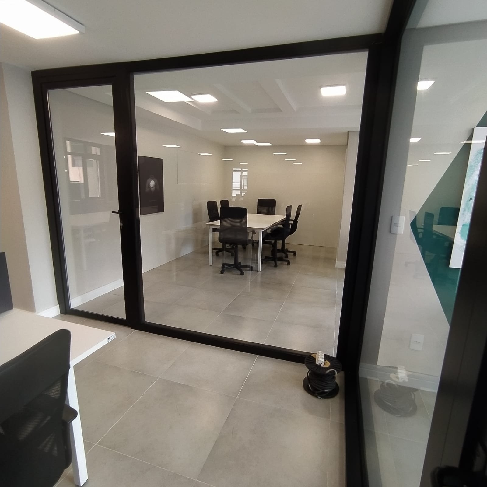 Divisória corporativa — projeto executado pela Stick Glass, imagem 3