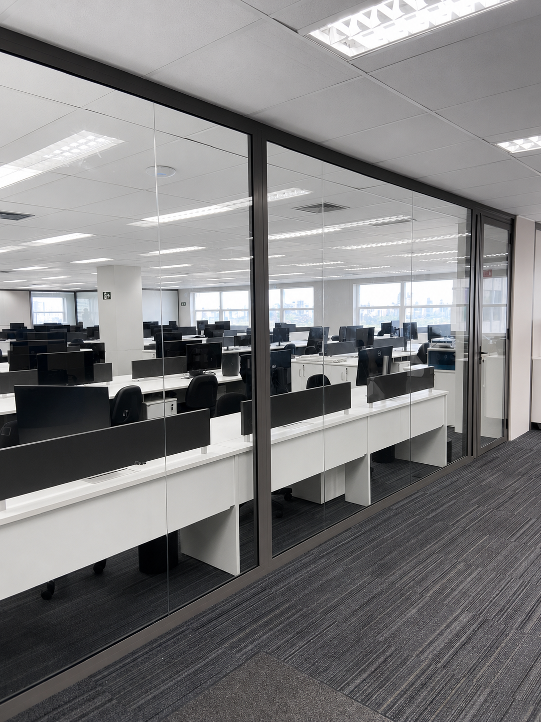 Divisória corporativa — projeto executado pela Stick Glass, imagem 4